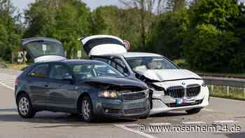 Unfall auf B304: Vollsperrung und vier Verletzte - darunter zwei Kinder