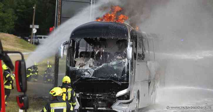 Reisebus im Berchtesgadener Land vollständig ausgebrannt