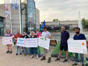 Homelessness protest begins outside Barrie city hall