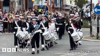 Big crowds attend Cleethorpes armed forces event