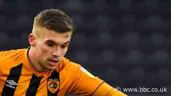 Billy Chadwick: Stockport County sign forward on one-year deal from Hull City