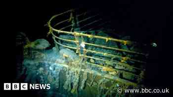 Titanic tourist submersible: Rescuers scan ocean as clock ticks