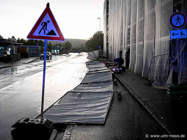 Unwetter knickt Bäume um - Versorgungszelte im Wiblinger Klosterhof beschädigt