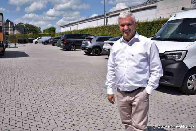 Laadplein langs drukke gewestweg biedt plaats aan 23 wagens, bussen en trucks: “Tijdens het wachten kan je binnen iets eten, naar het toilet of verder werken”