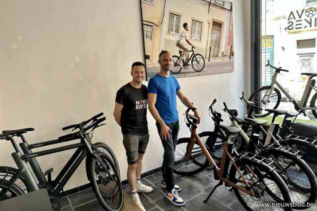 Schooldirecteuur Ruben (38) en leraar Simon (48) bundelen krachten en openen fietswinkel: “Ruben is een tophersteller, ik dan weer een goede verkoper”