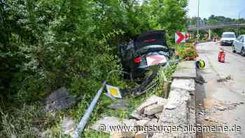 Unfall auf B19: Betrunkener kracht mit Kind (2) im Auto gegen Mauer