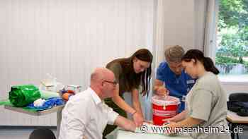 Jugendliche im Berchtesgadener Land erhalten Einblicke in den Pflegeberuf: Schnuppertage mit 70 Schülern