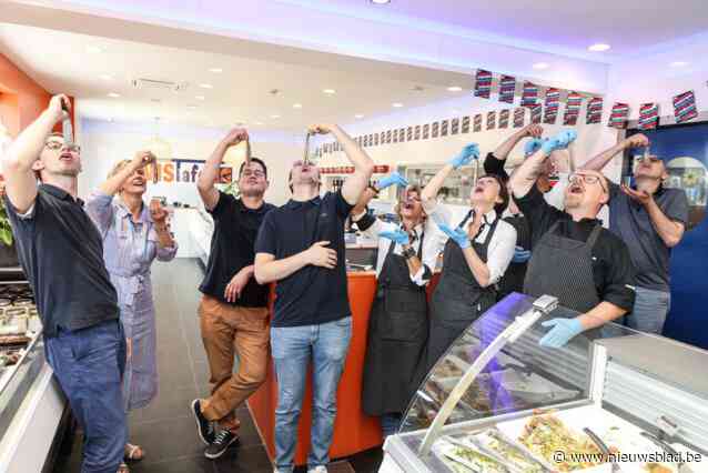 In Brecht kunnen ze al in primeur haringhappen, echte seizoensstart ‘Hollandse Nieuwe’ volgt vrijdag