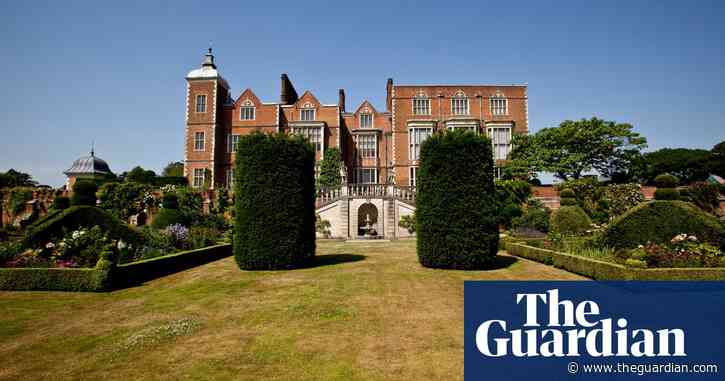 Aristocrat forced to open part of estate to public after council ruling