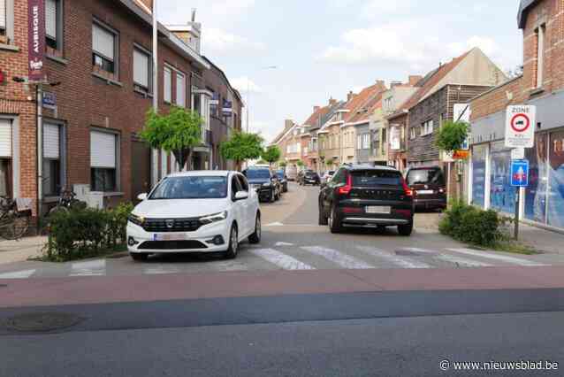 Poelstraat wordt enkelrichting en dat wekt wrevel op bij oppositie: “Beslissing niet gedragen door de buurt”