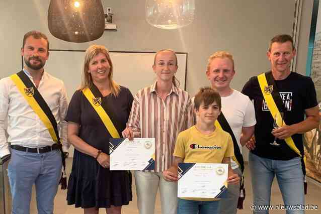 Sari Kees en Liam Preuveneers gehuldigd door de stad