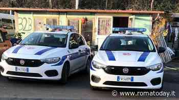 Incendio al campo rom: rifiuti in fiamme in via Candoni