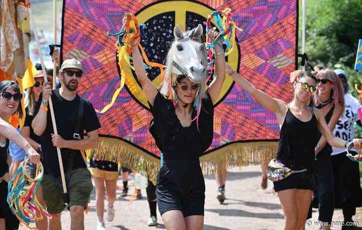 Glastonbury 2023: Watch thousands of fans attempt the world’s largest human peace sign