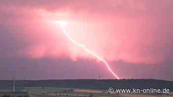 Unwetter über Deutschland: Videos zeigen Starkregen und überflutete Straßen