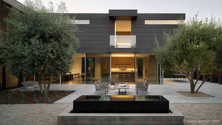 Courtyard lies at heart of Santa Monica Modern house by Walker Warner Architects