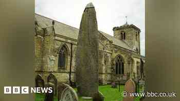 Rudston: Summer solstice marked at UK's tallest monolith