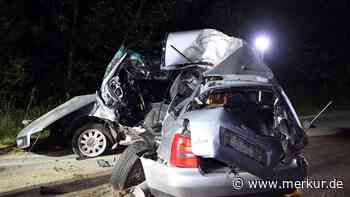 Mann wird bei Unfall in Auto eingeklemmt und stirbt – Bergung wegen Unwetter schwierig