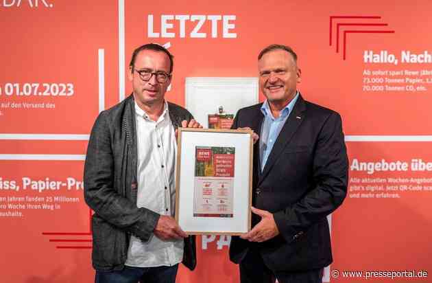 Abschied von einer Handelstradition: REWE schickt den Papier-Prospekt ins Museum / Ab 1. Juli 2023 verzichtet Deutschlands zweitgrößter Lebensmittelhändler auf gedruckte Wochenangebote