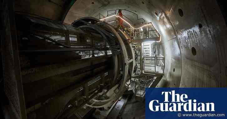 Halt new roads and developments adding to emissions, advisers to tell UK government