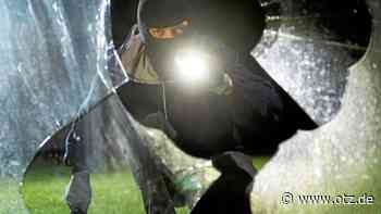 Unbekannte randalieren nachts im Freibad, Fahrer beschädigt Schranke - Die Polizeimeldungen aus Jena