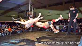 Wrestling in Calmbach: Harter Sport und ganz viel Show