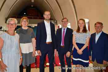 Ausstellung zum Atomzeitalter in Warburg eröffnet