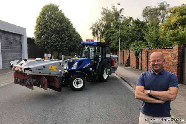 Koen gaat onkruid met minstens 3.000 volt te lijf: “Hoogspanning heeft zelfde effect als chemische bestrijding maar is 100% milieuvriendelijk”