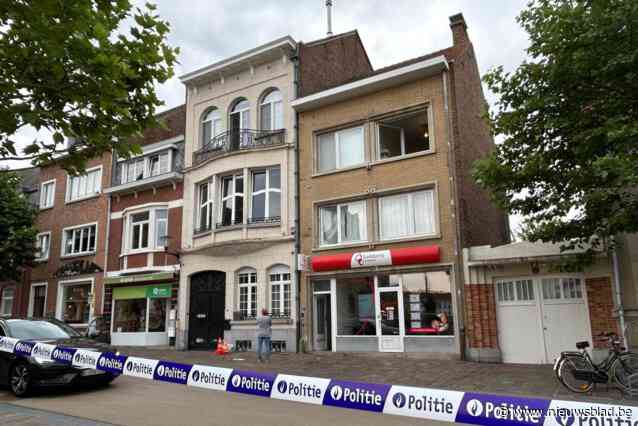 Bram (26) grijpt net op tijd in wanneer vader met baby uit het raam wil springen: “We konden hem nog net op tijd naar binnen trekken”