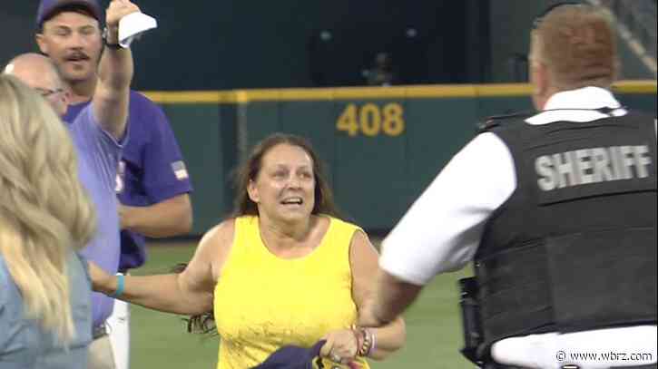 VIDEO: LSU fan rushes field, tries to hug Paul Skenes after wild win over Wake Forest