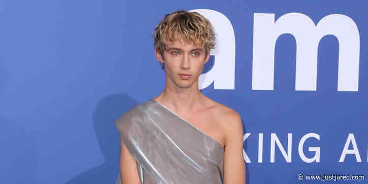 Troye Sivan Hangs Out With 3 Famous Queer Omars - Omar Apollo, Elite's Omar Ayuso & Young Royal's Omar Rudberg (Pic!)