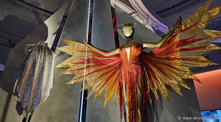 A feast of costumes fills the V&A’s Diva exhibition