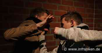 Coburg: Männer gehen am Bahnhof aufeinander los - weil einer den anderen "schief angesehen haben soll"