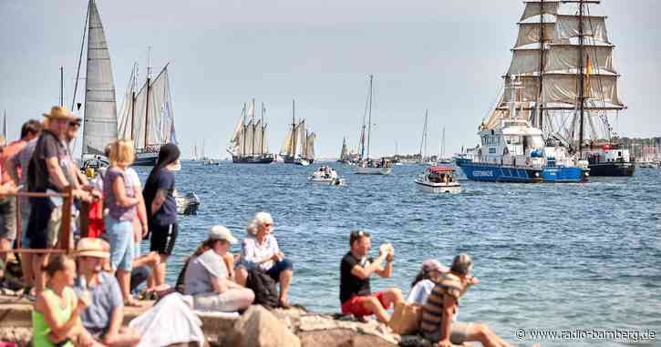 Kieler Woche: Windjammerparade lockt 140.000 Schaulustige an