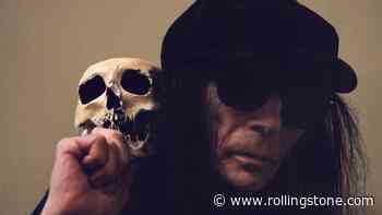 Mick Mars Goes to War With Mötley Crüe