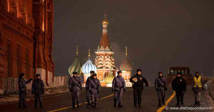 “Esauriti quasi tutti biglietti aerei da Mosca per l’estero”, la corsa per lasciare la Russia