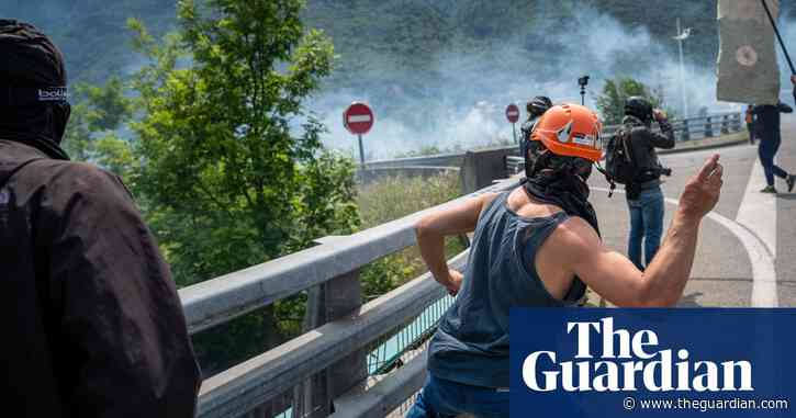 Grenades in the French Alps: Protesters clash with police over world's longest tunnel – video