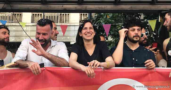 Schlein e Zan cantano e ballano al Milano Pride: “Con questo governo rischiamo una regressione sui diritti”