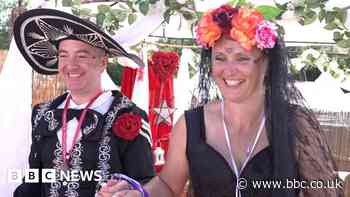 Glastonbury regulars seal marriage with handfasting ceremony