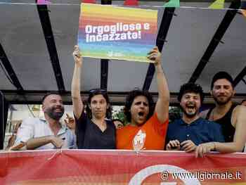 "È come se ci fosse il muro di Berlino". Ancora una gaffe per Schlein al Pride