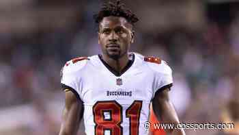 Antonio Brown claims Bucs treated him 'like a dog', gives more details about why he ran off field vs. Jets