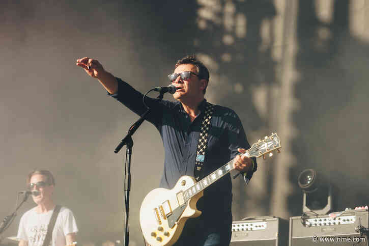 Manic Street Preachers pay tribute to Richey Edwards and duet with The Anchoress at Glastonbury 2023