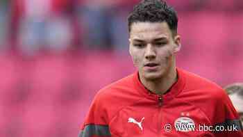 Jenson Seelt: Sunderland agree deal to sign PSV Eindhoven defender