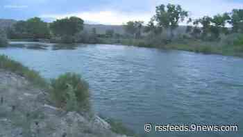 Man dead after raft flips in Arkansas River