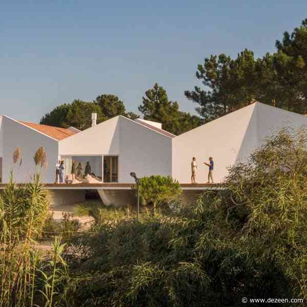 Falcão de Campos designs zigzagging vacation villa at Comporta beach