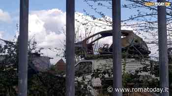 Autodemolitori a La Barbuta, cittadini protestano: “Arriva un altro incubo per nostra salute”