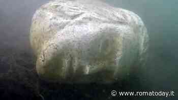 Lago di Nemi: dal fondale emerge la testa di una statua romana