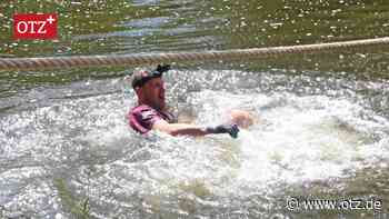 Bürgermeister von Kleineutersdorf landet bei Brückenfest in der Saale