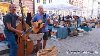 Stöbern, feilschen, ratschen: Über 10.000 Besucher bei Tölzer Nachtflohmarkt
