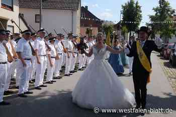 Schützenfest Hembsen: Daniel Frischemeier und Caroline Pöppe bejubelt