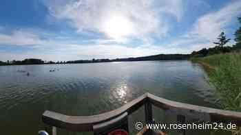 Frau (77) erleidet Schwächeanfall im Staudhamer See - Badegäste eilen zu Hilfe